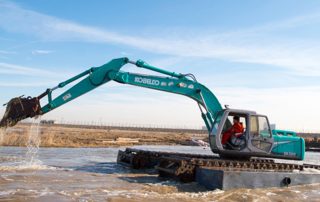 why amphibious undercarriage is essential for wetland construction