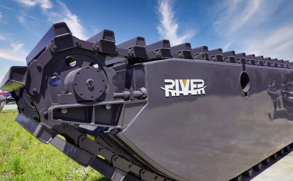 amphibious undercarriage for excavator