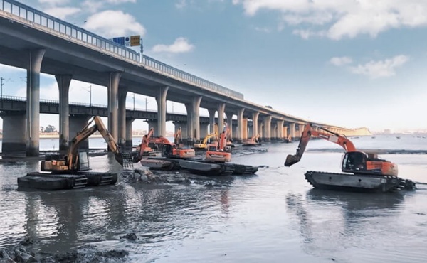 Port Dredging Silt Bucket Rake's Precision Workflow