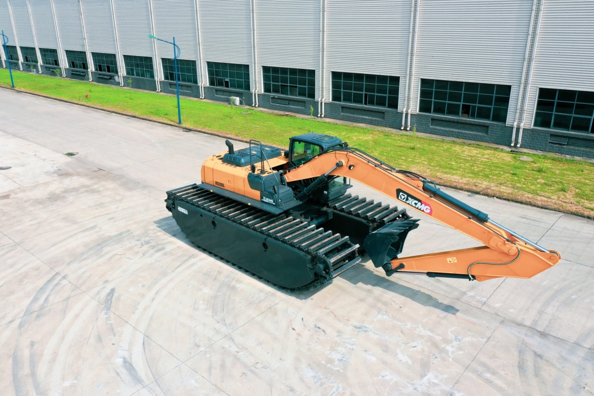 RIVER amphibious excavator