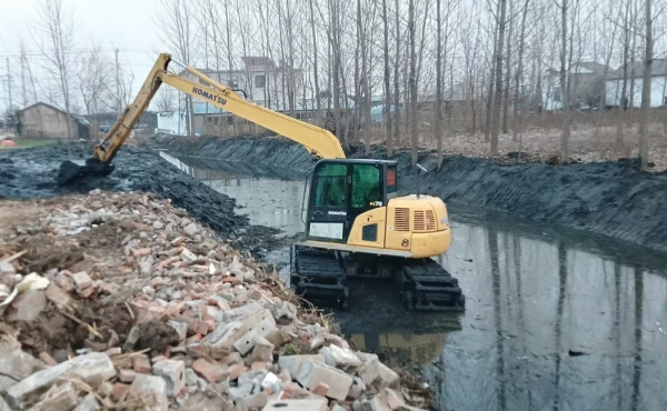 Amphibious Excavators Become the Ultimate Rescue Tool