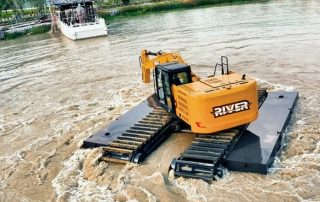 Amphibious Excavator, Spud Pile & Pump for Flood Prevention and Emergency Rescue