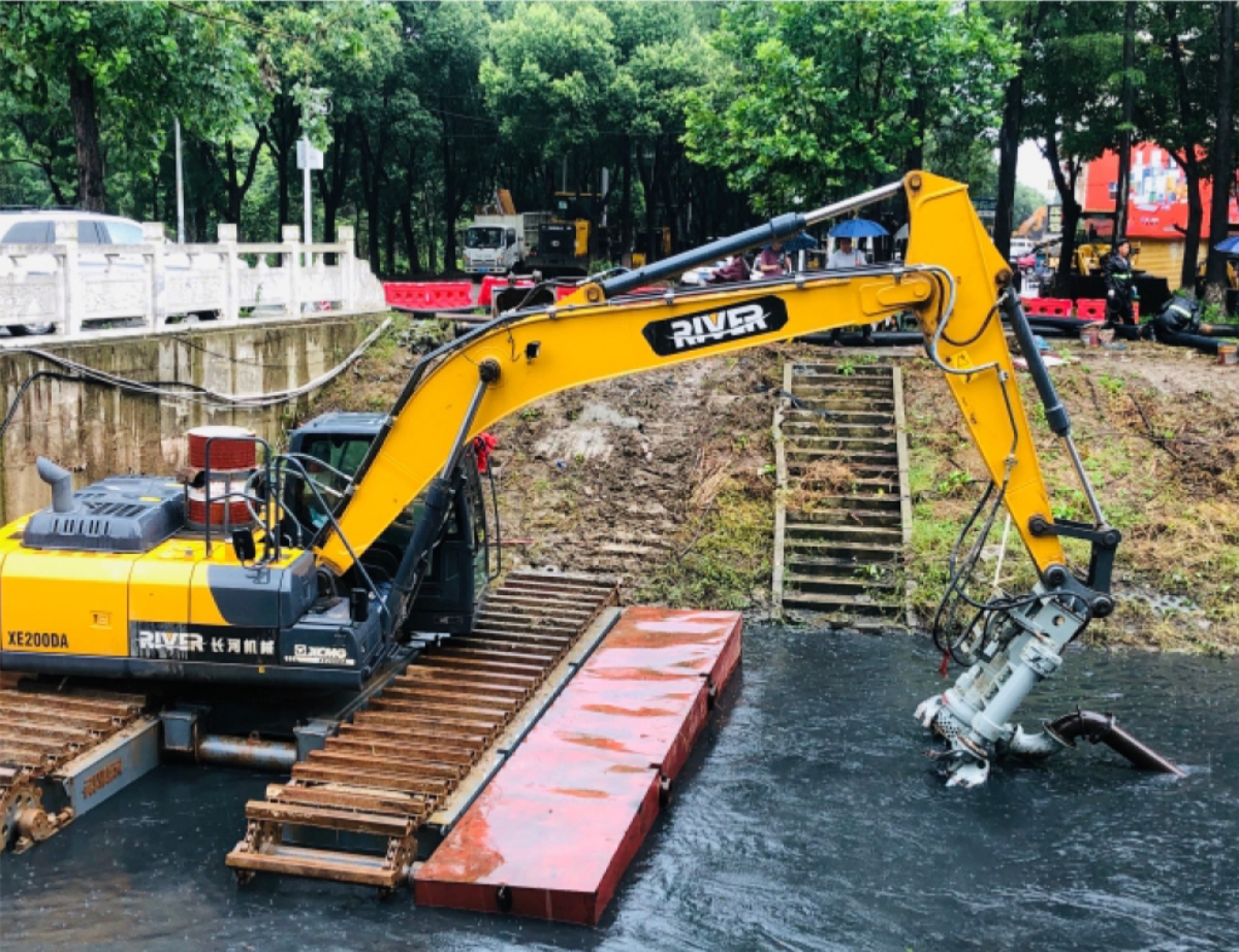 amphibious excavator flood prevention