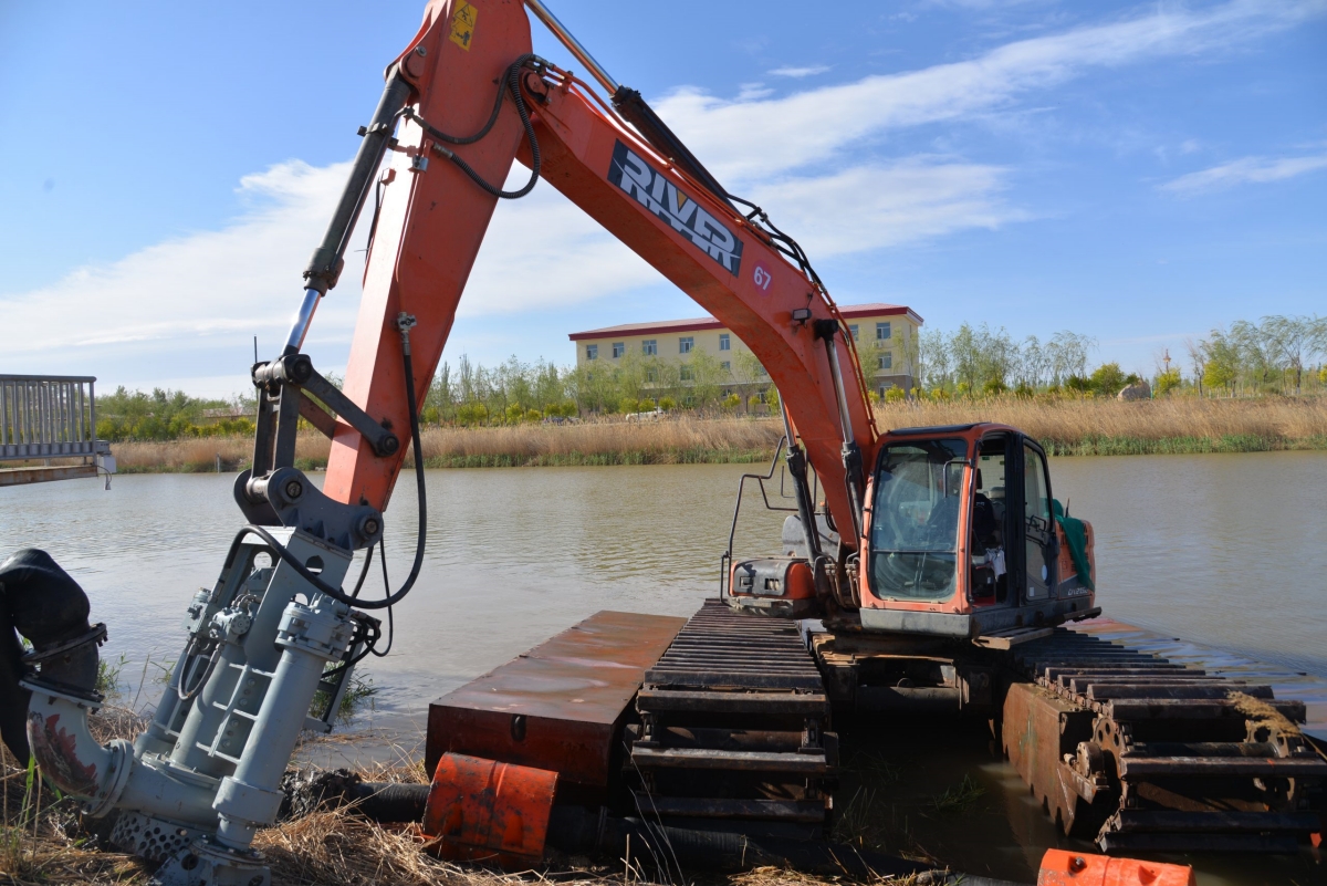 Amphibious Excavator Operating with A Hydraulic Cutter Suction Pump
