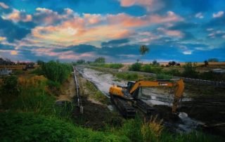 Amphibious Excavator for Flood Control Dredge & Embankments
