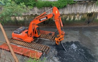 How River Solves Tailings Dredging Challenges with Amphibious Excavators and Hydraulic Cutter Suction Pumps