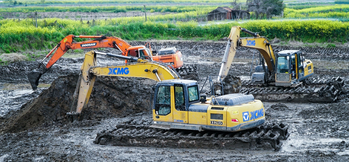 RIVER Amphibious Excavator
