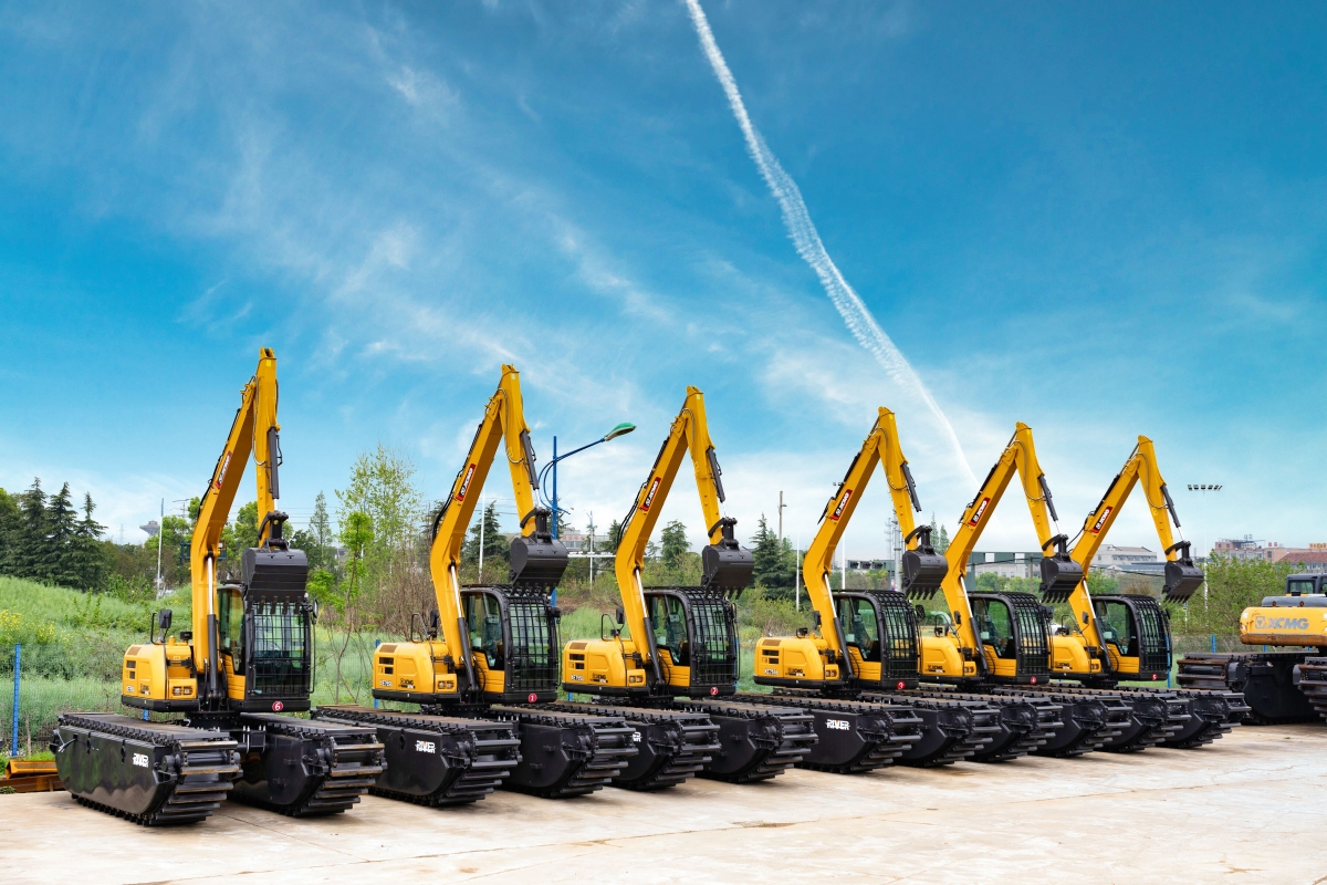 RIVER's All-new Amphibious Excavators