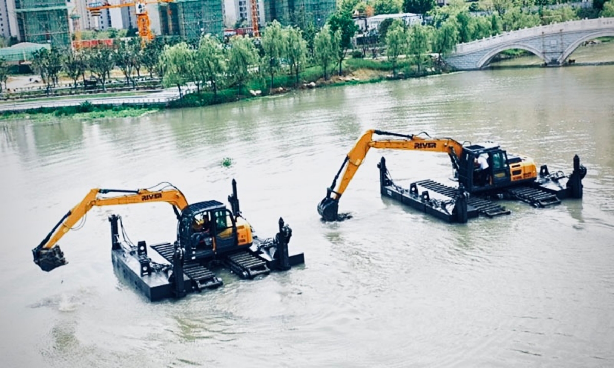 The PositionCing Pile System Helps the Excavator to Carry Out Dredging Operations Stably