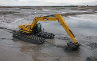 Long Reach Amphibious Excavator for Dredging Dead Zones
