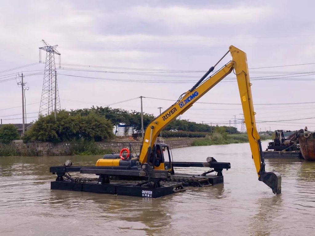 RIVER Amphibious Excavator with Extended Arm Grapple